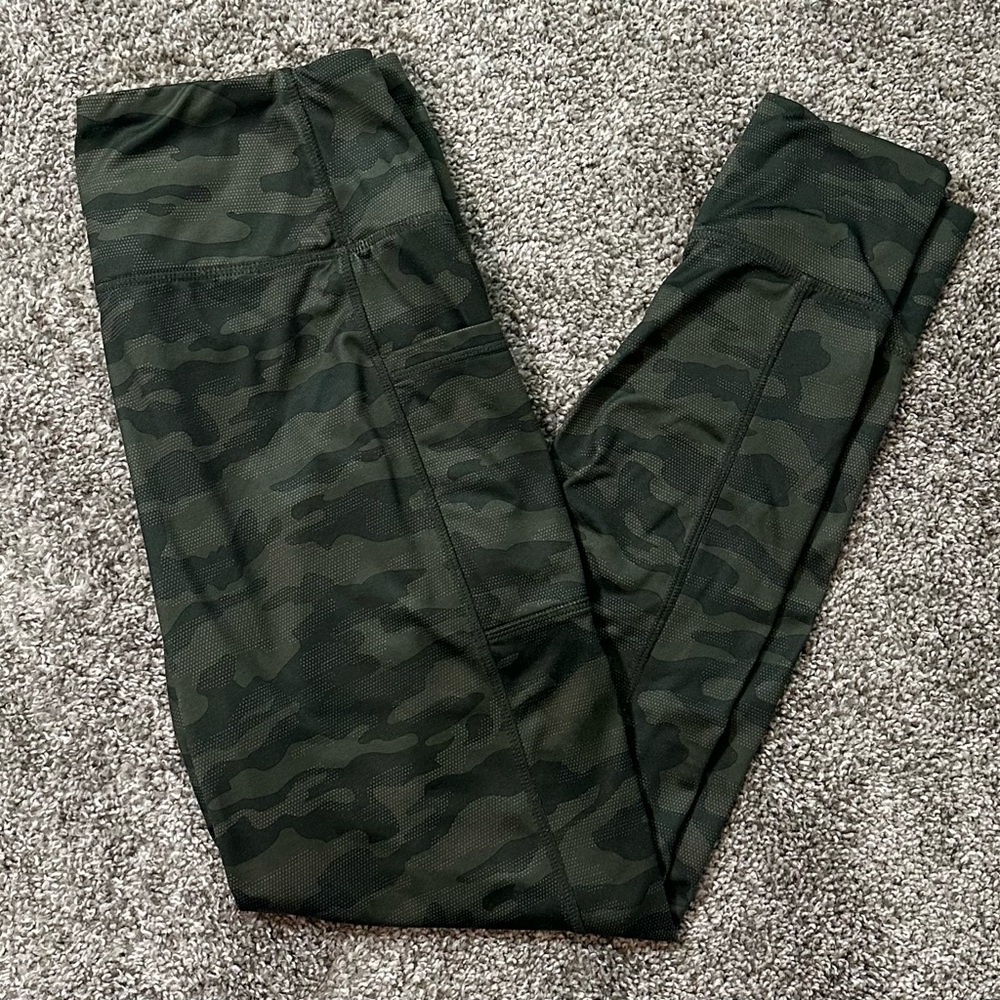 Reebok Women’s Green Camo Side Pocket Athletic Leggings Size Large